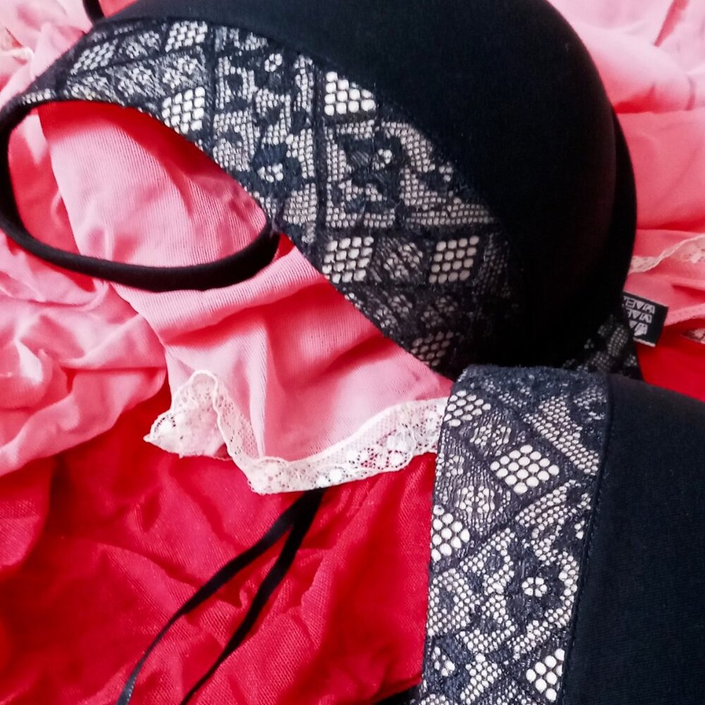 🌹Victoria's Secret Body by Victoria Sexy Black & Nude Bra w/Lace Detail 36D🌹 - Picture 2 of 13